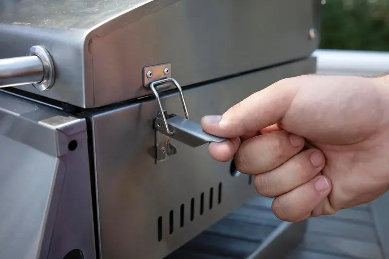 Cuisinart Chef  Style Portable Propane Grill  Stainless Steel Tabletop Gas Grill (20,000 BTU)